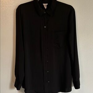 GAP Women’s Black Button Down blouse